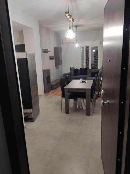 Σπιτι Ιδανικο Για 4 Ατομα Στον Αγ. Νικολαο Αττικησ Atenas Exterior foto